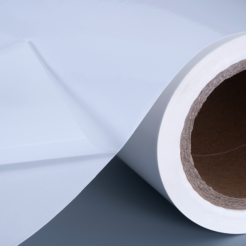 مواد برچسب فیلم وینیل PET 25 میکرونی براق با رول جامبو چسب اکریلیک برای چاپ جوهر افشان