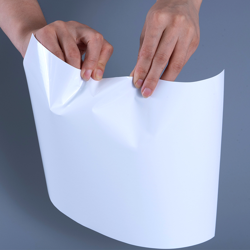 مواد برچسب فیلم وینیل PET 25 میکرونی براق با رول جامبو چسب اکریلیک برای چاپ جوهر افشان