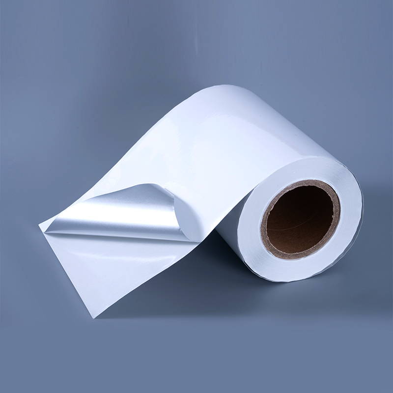 برچسب خود چسب فیلم پلی استر آلومینیومی سفید براق 25 میکرونی با چسب اکریلیک پایه آب برای چاپ جوهر افشان